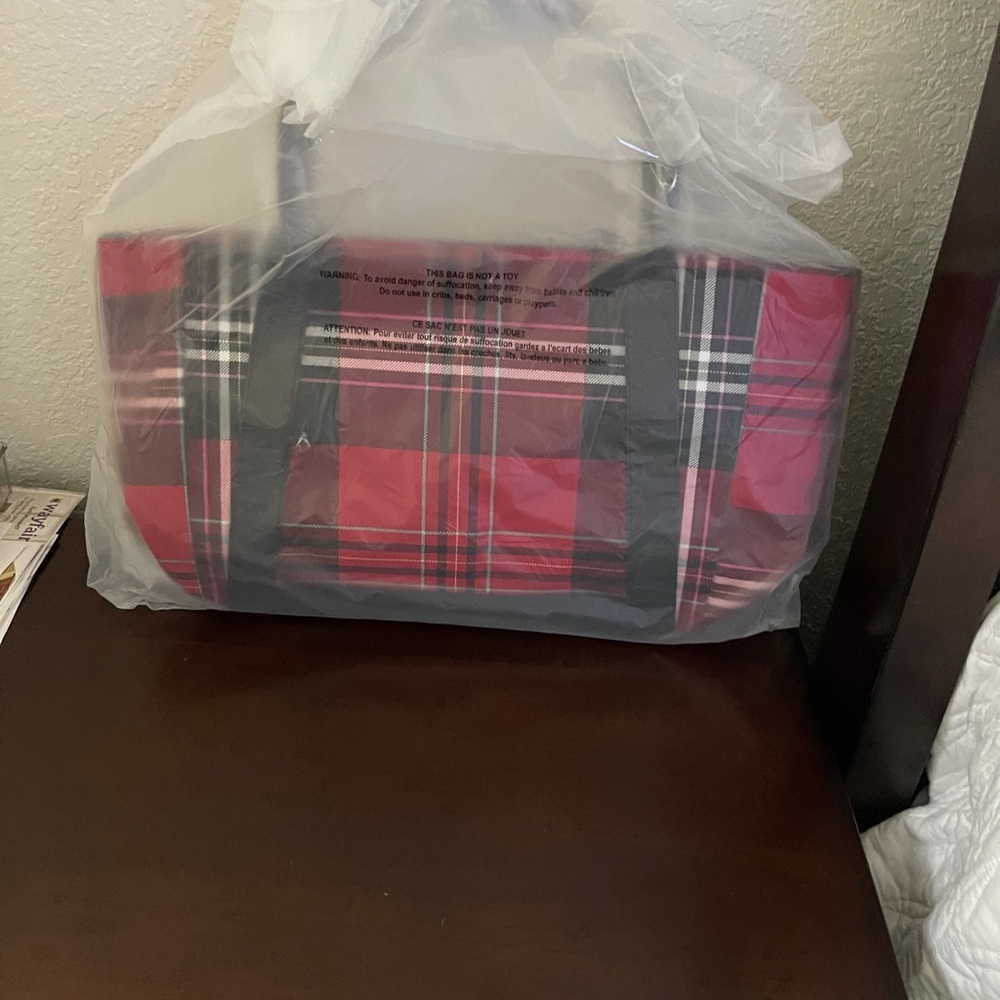 BS & VV PINK totes and a blanket